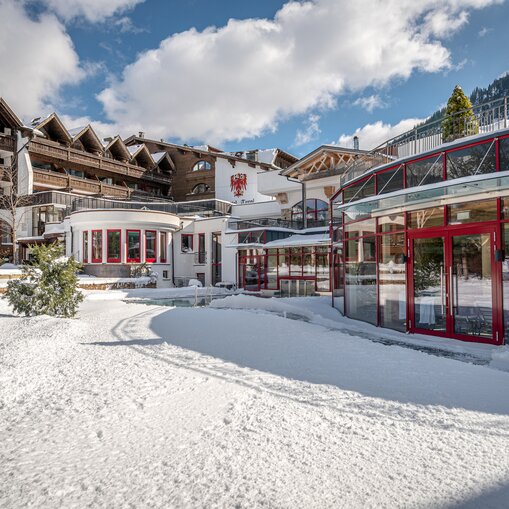Hotel Tyrol am Haldensee im Winter mit Schnee