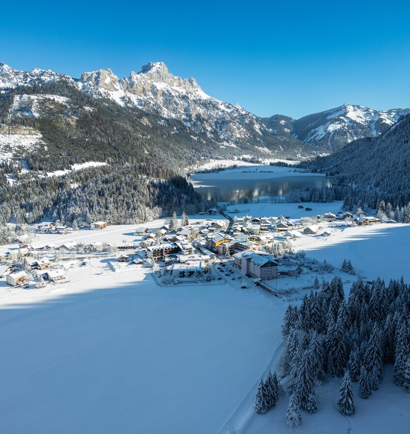 Winterlandschaft mit Hotel Tyrol am Haldensee
