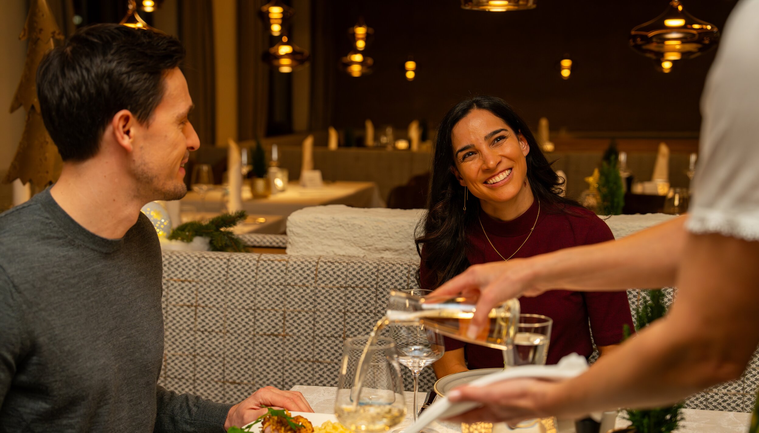 Paar beim Abendessen im Hotel Tyrol am Haldensee