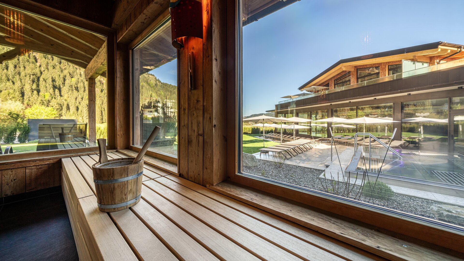 Aussensauna im Hotel Tyrol mit Blick auf Liegewiese