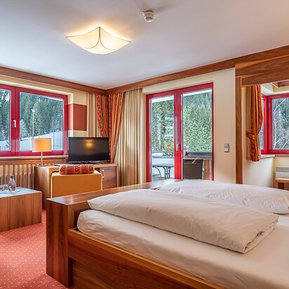 Hotel Tyrol Zimmer mit Doppelbett und Balkon