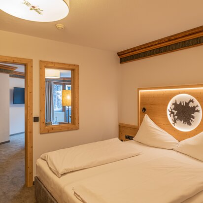 Hotel Tyrol am Haldensee, Schlafzimmer mit Doppelbett